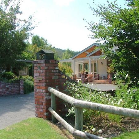 Acacia Bay Lodge Bed & Breakfast เทาโป ภายนอก รูปภาพ